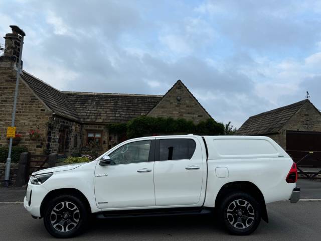 2022 Toyota Hilux 2.8 D-4D Invincible Auto 4WD Euro 6 (s/s) 4dr