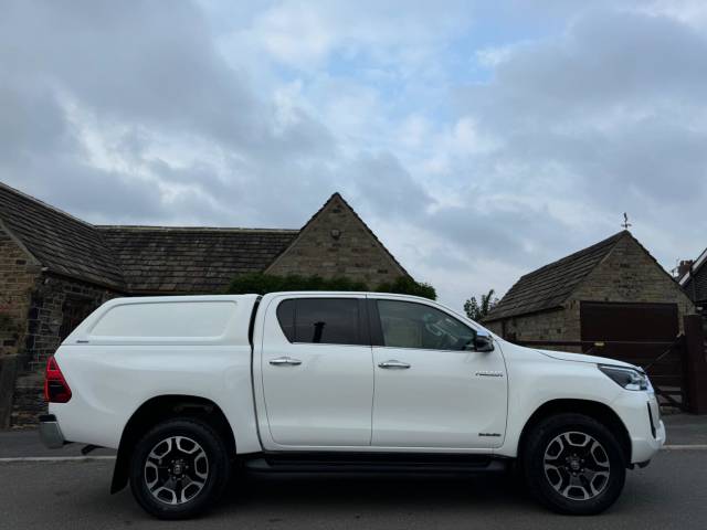 2022 Toyota Hilux 2.8 D-4D Invincible Auto 4WD Euro 6 (s/s) 4dr