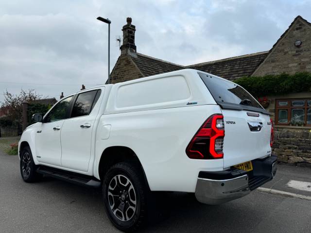 2022 Toyota Hilux 2.8 D-4D Invincible Auto 4WD Euro 6 (s/s) 4dr