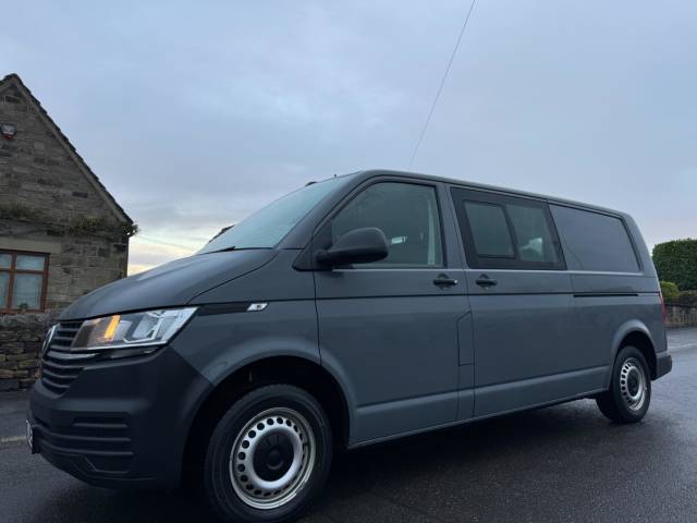 Volkswagen Transporter 2.0 TDI T32 Startline Crew Van FWD LWB Euro 6 (s/s) 5dr Combi Van Diesel Grey